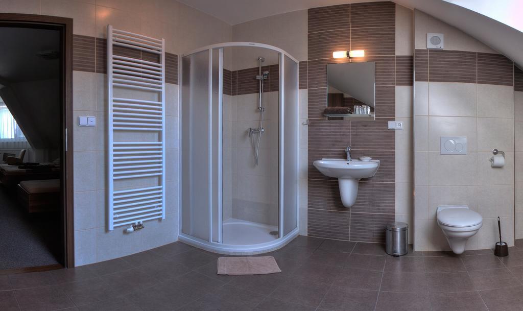 Penzion Na Dlouhé Uherské Hradiště Chambre photo